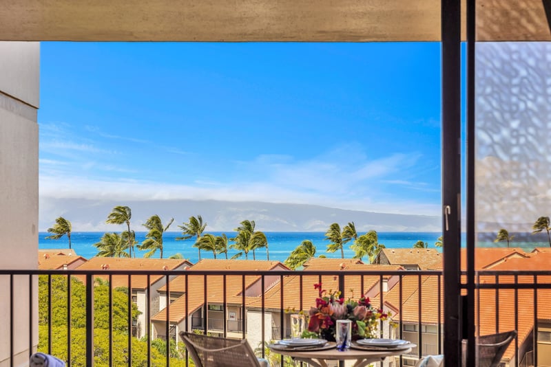 Relax on the lanai with front row seats to the sea KS-736