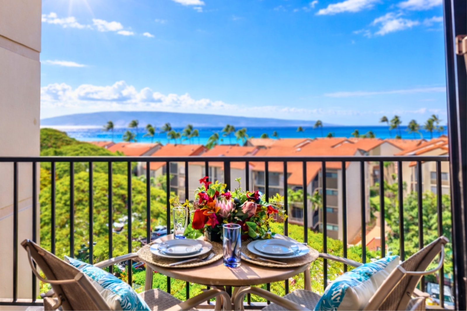 Dine outdoors with panoramic coastline views KS-736