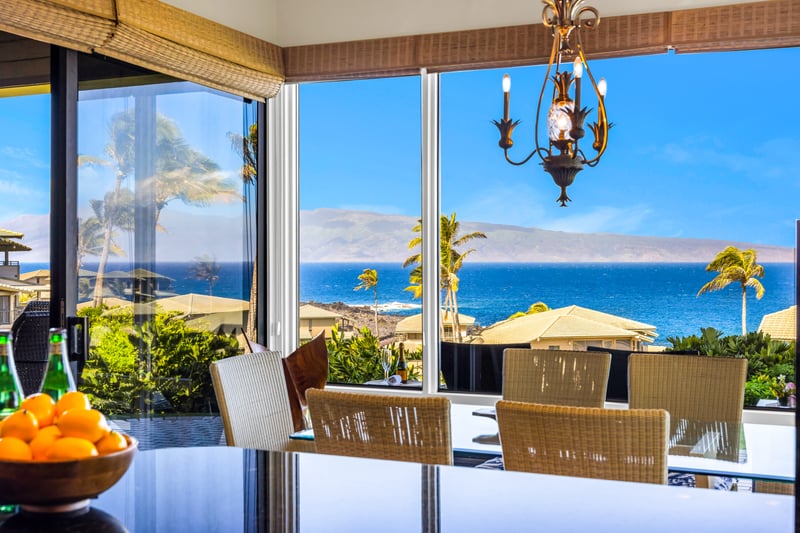 Open air dining filled with sunshine and sea breezes