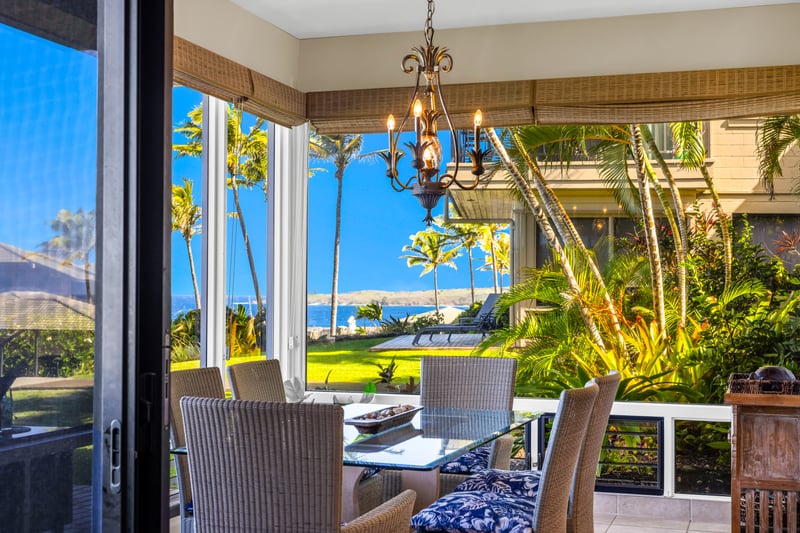 Dine outdoors with ocean breezes and tropical scenery