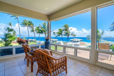 Floor-to-ceiling windows invite the outdoors in, making every meal a scenic celebration of Maui’s beauty