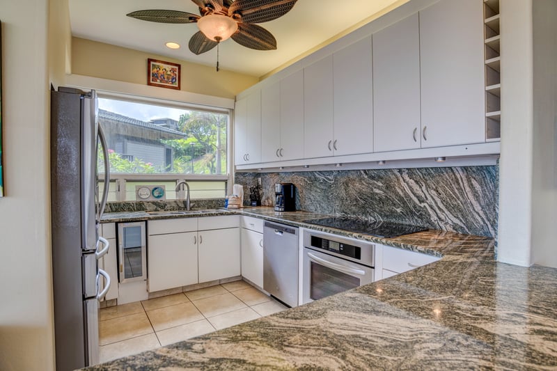 A tropical kitchen sanctuary where meals are prepped with ease and views are always on the menu     KBV-16G4