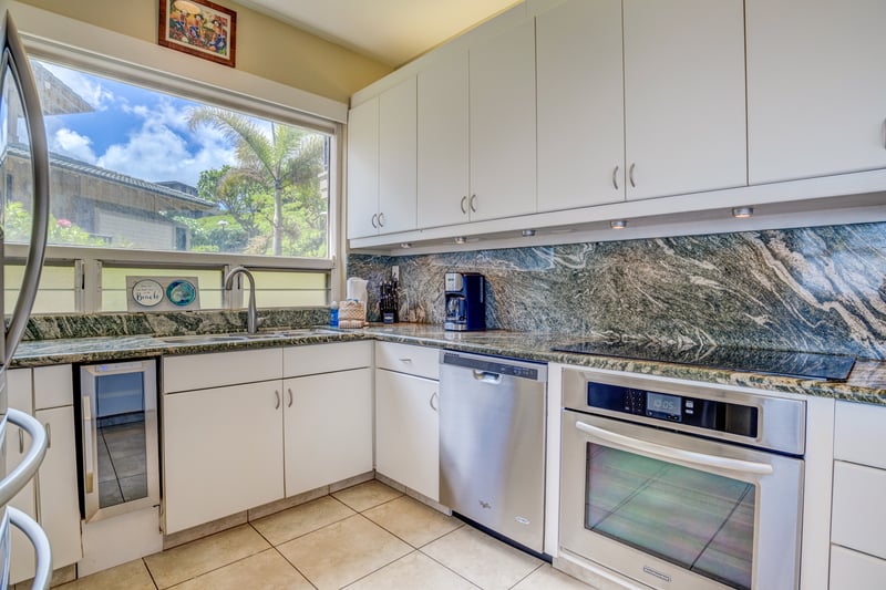 Every surface shines in this tranquil kitchen where the outside feels just within reach     KBV-16G4
