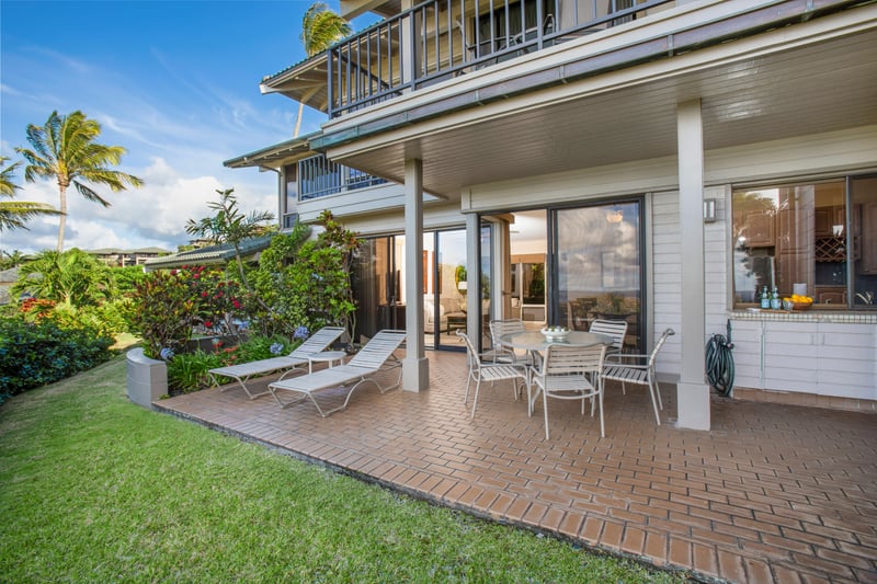 Lounge in style, dine in the breeze, and let the palm trees do the talking—your lanai life just leveled up