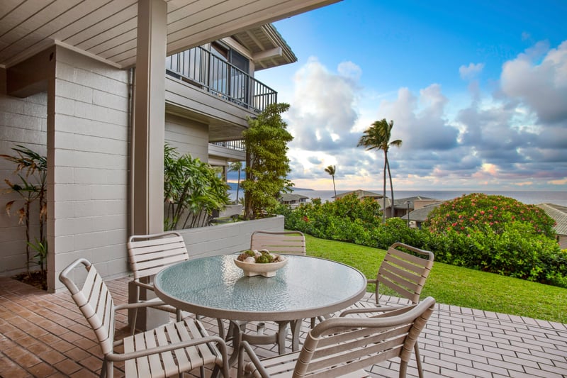 Where tropical plants and sea views surround your every meal—go ahead, turn lunch into a vacation moment   