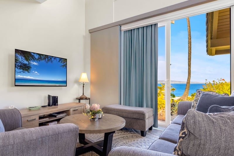 A place to gather the family around and enjoy a card game or watch a documentary on the nearby habitat KBV-24G3