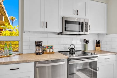 Our Chef Kitchens are complete with modern appliances and are fully stocked KBV-24G3