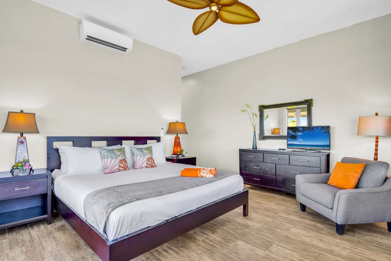 Spacious bedroom with a King-sized bed and ample seating. KBV-24G3
