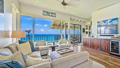 Forget Netflix. This room streams nonstop ocean drama with 100% better lighting and no monthly fee