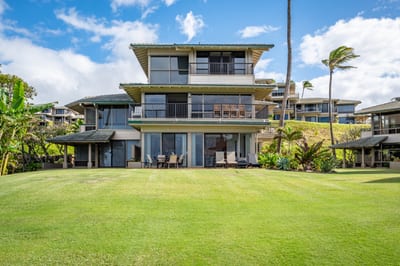 The perfect blend of indoor comfort and outdoor charm, your lanai welcomes you to relax and recharge daily KBV-28G2