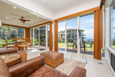 Let the calming island atmosphere pour in through panoramic glass in this breezy and stylish gathering space KBV-28G2
