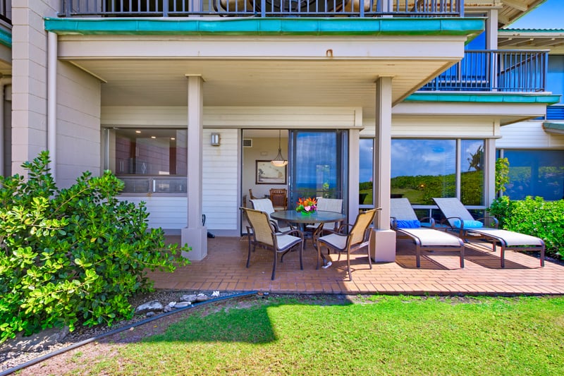 Lounge in comfort, dine in style, and let the ocean horizon steal your breath away