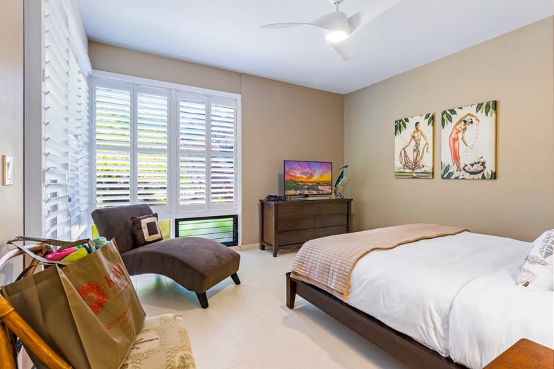 Island calm meets cozy comfort in this airy bedroom with rich textures and serene decor KBV-30G2