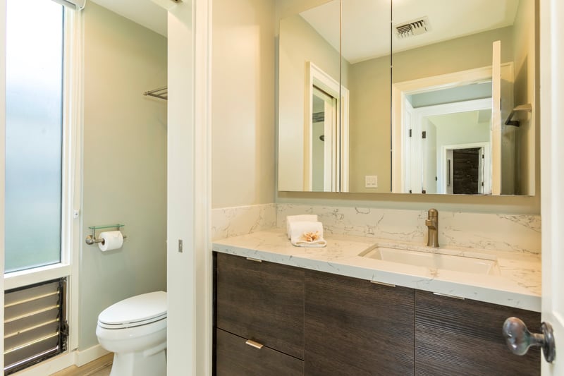 Modern elegance meets vacation comfort in this scenic, light-filled master bathroom escape KBV-32B2