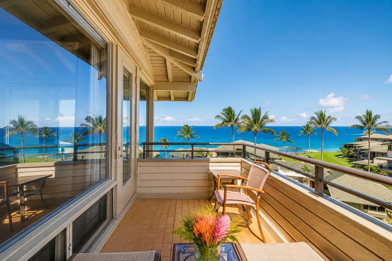 Dine outdoors or linger over evening drinks on your covered balcony while enjoying sweeping ocean and palm views.