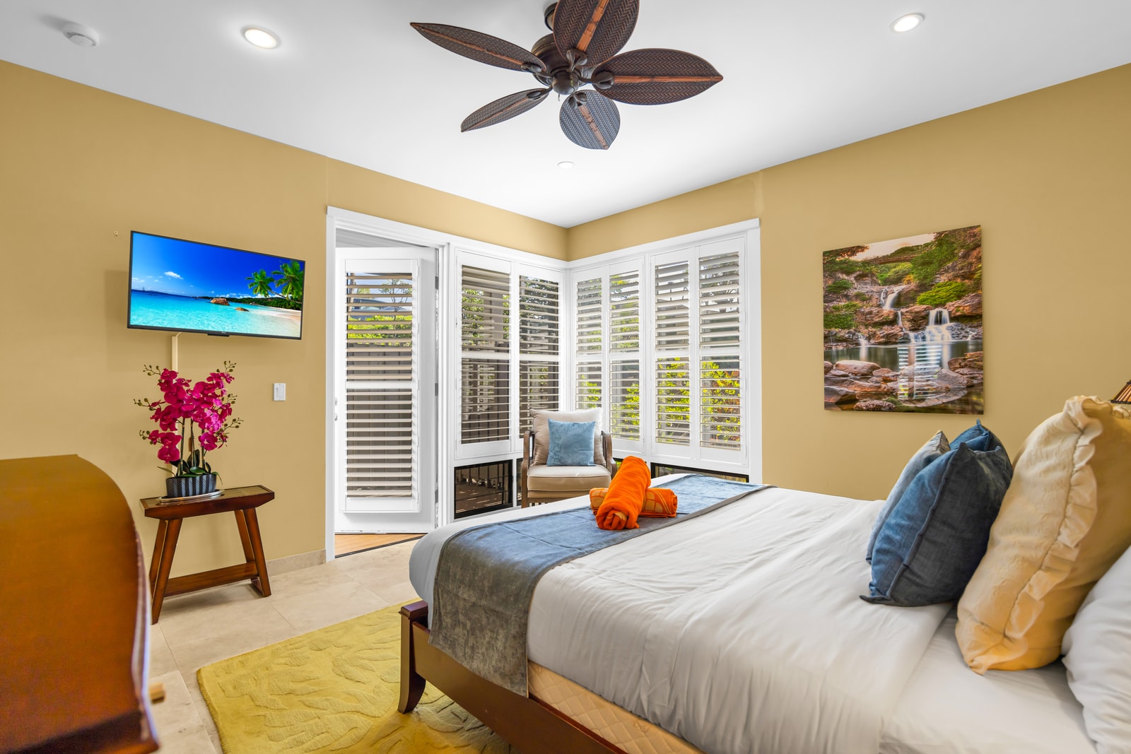 Cozy up in your King bed with a book or morning coffee, surrounded by warm island tones.