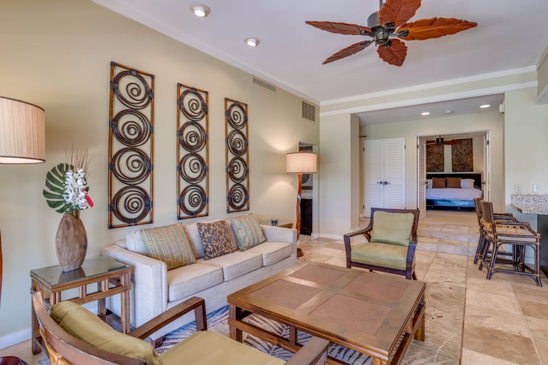   Mornings begin with the soft rustle of palm leaves outside and the comfort of a room that feels like a true tropical retreat   KGV-14P3