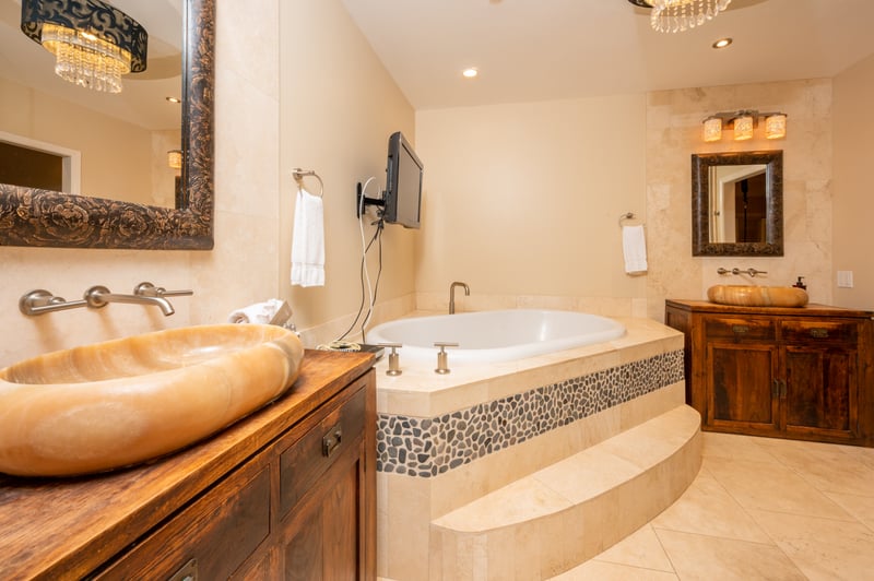 Start the day refreshed and end it relaxed in a bathroom that’s as beautiful as it is blissful. Can you hear the bubbles calling? KGV-14P6