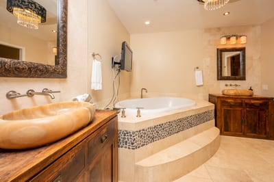 Start the day refreshed and end it relaxed in a bathroom that’s as beautiful as it is blissful. Can you hear the bubbles calling?
