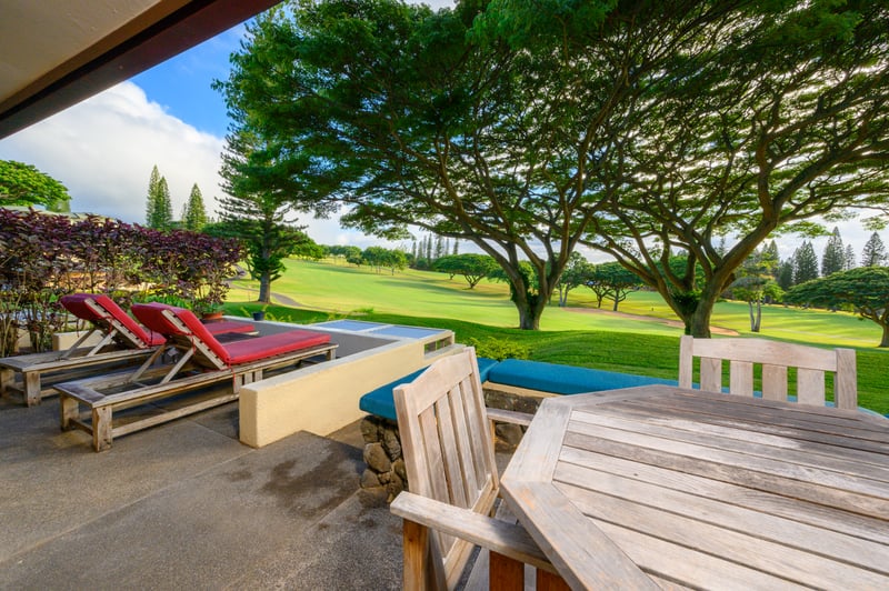Breathe deep, sit back, and let the shade of century trees and golf course calm wrap you in island stillness     KGV-14P6