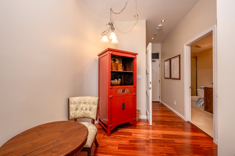 A charming retreat with vintage elegance—ideal for sipping coffee, journaling, or enjoying a moment of peaceful pause KGV-14P6