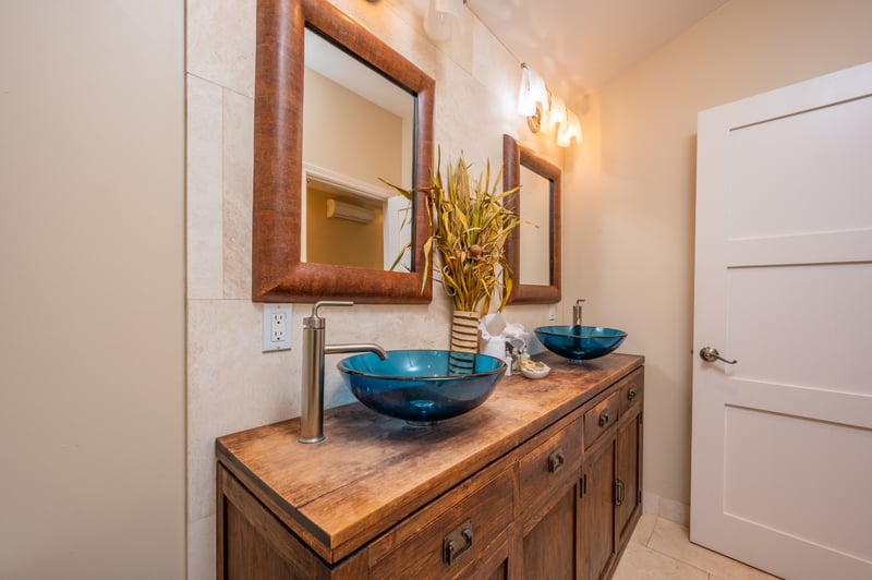 Feel pampered with plush details, spa-style vibes, and a wraparound vanity that lets you spread out and settle in