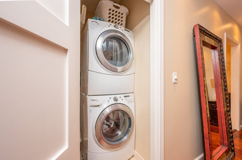 Freshen up your stay—full-size washer & dryer tucked perfectly in your stylish island hideaway KGV-14P6