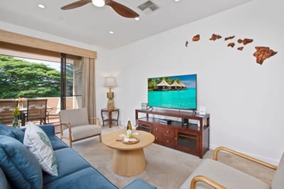 From corks popping to quiet giggles, every moment in this room feels light, playful, and beautifully unhurried KGV-14V3