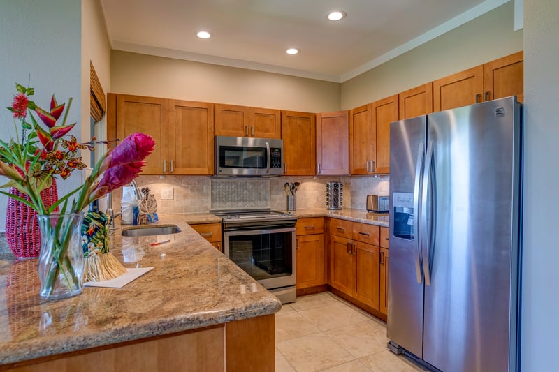 Whether prepping a feast or a fruit plate, this kitchen pairs island warmth with high-end ease  