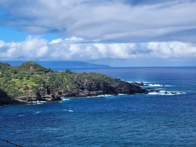 Find peace in the contrast—rugged rock against soft sky, powerful tides beneath your feet, and beauty all around KGV-17T5