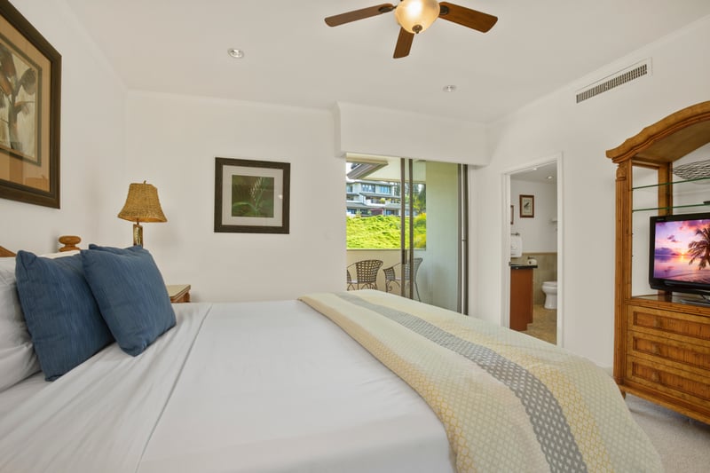 This isn’t just a bedroom—it’s a tropical hug with a ceiling fan, island-chic vibes, and your own garden view hideaway KGV-17V3