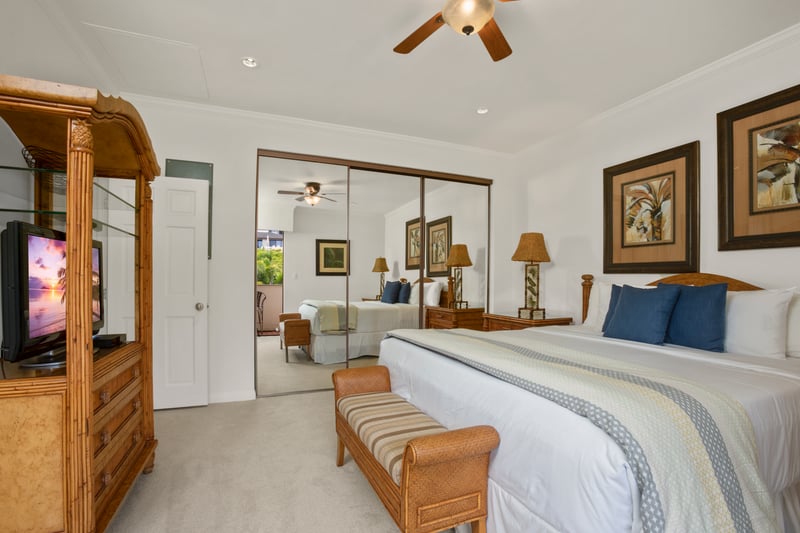 You’re not just sleeping—you’re starring in your own island rom-com, complete with tropical art and cozy corners KGV-17V3