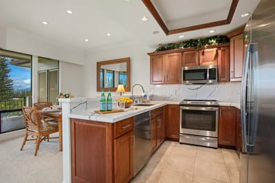 This kitchen pairs rich wood tones with crisp marble textures—perfect for morning brews and sunset sips alike