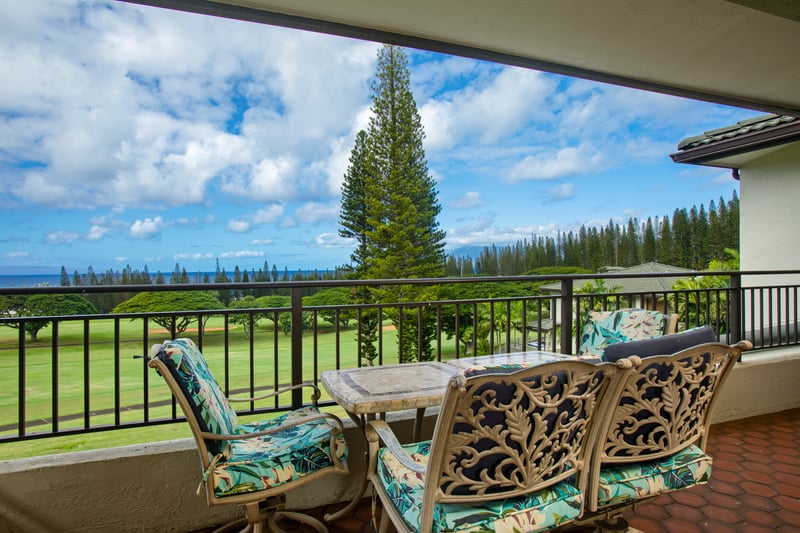 Vintage charm meets modern paradise—this lanai wraps you in comfort, calm, and views you’ll never forget