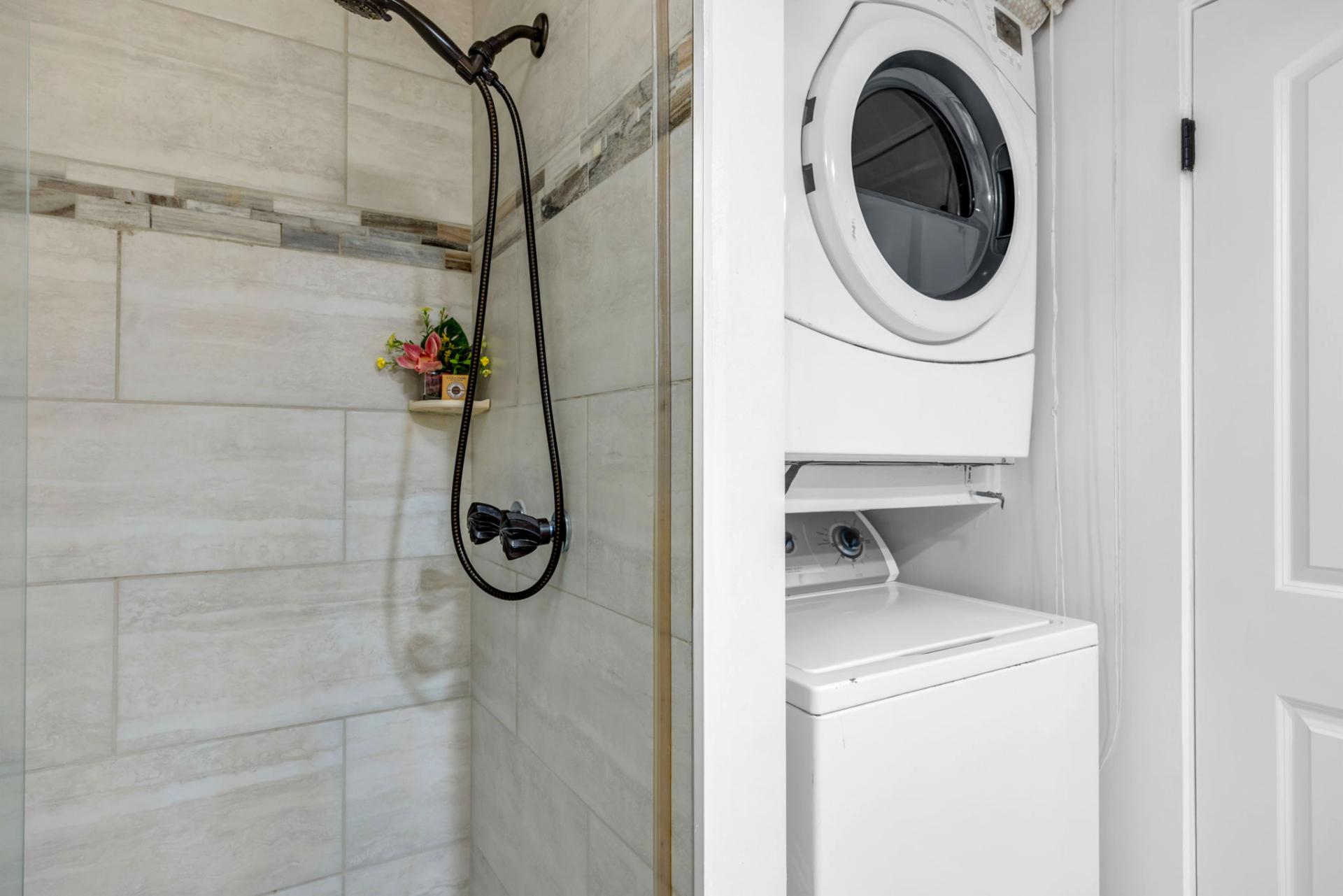 Full-size washer and dryer in-unit keep beachwear and travel light with ease.