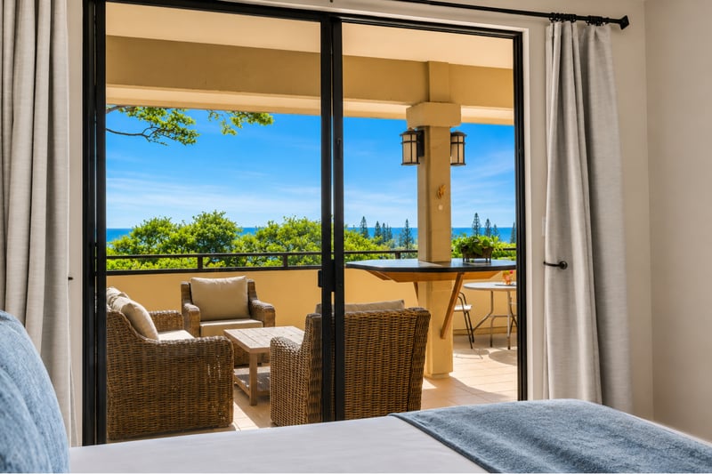 The king bedroom opens toward the lanai, giving you direct access to the golf course views from your first steps of the day. KGV-18T4