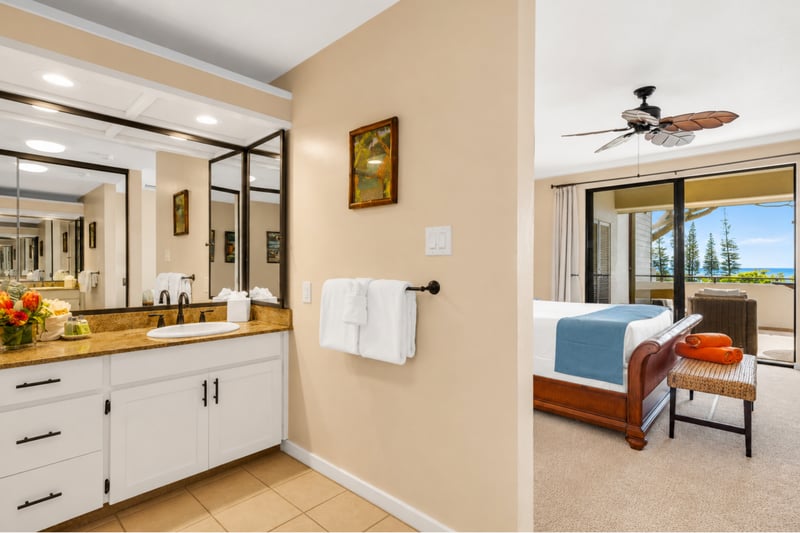 The spacious en-suite connects to your Primary bedroom. KGV-18T4