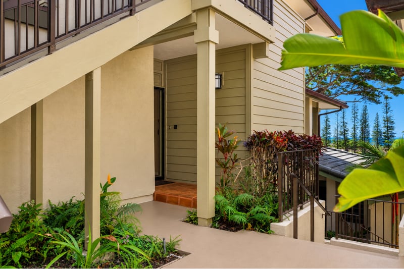 The entrance to your villa is surrounded by gardens and tropical foliage. KGV-18T4