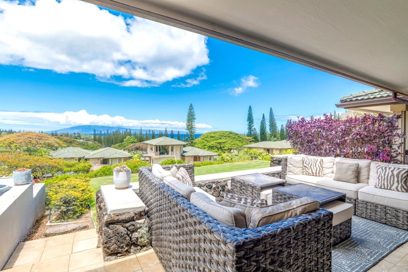 Cloud-watching, cocktails, and cozy cushions, this lanai was made for slow mornings and sunset stories    KGV-19P2