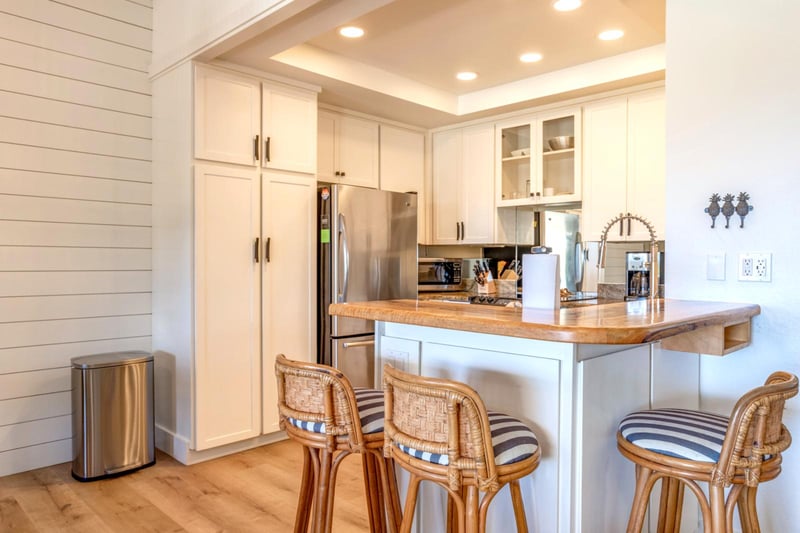 Stools at the island make this a social cooking zone, chop, chat, and cheers all in one place    KGV-19P2