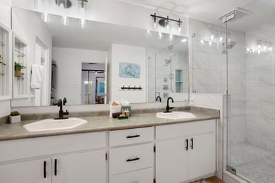 Crisp whites, matte black fixtures, and light for days, yes, your mirror selfies will thank you KGV-19P2