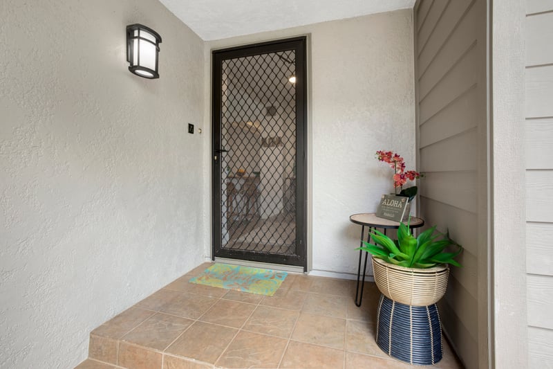 A surprise splash of aloha at the door, because the magic starts before you even walk in    KGV-19P2