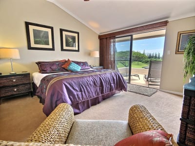 Start your day with golf course views, end it wrapped in silky sheets and sunset light