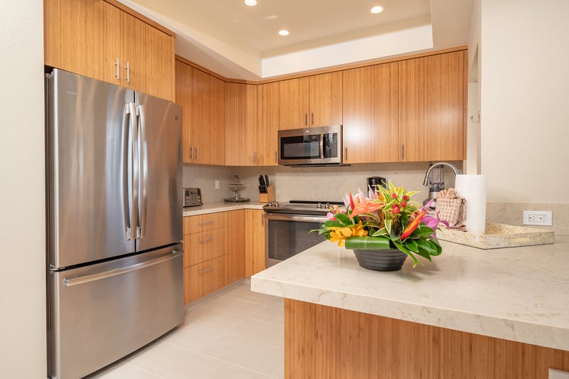 Whether prepping breakfast or hosting dinner, this bright kitchen offers space, style, and serious convenience KGV-19T1