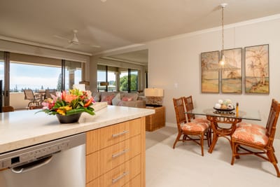 Open floor concept, breakfast nook for (1) KGV-19T1
