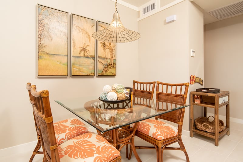 This chic dining nook is ready for pancakes, poker nights, and everything in between! KGV-19T1