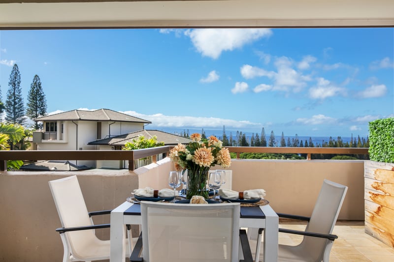 Start your mornings with fresh island air, warm sunshine, and coffee on this spacious lanai overlooking Maui’s coast KGV-20T2