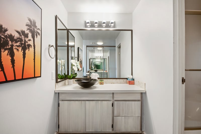 A vanity so chic it could be on vacation too, double mirrors, fresh blooms, and space for all your pampering dreams    KGV-20T2