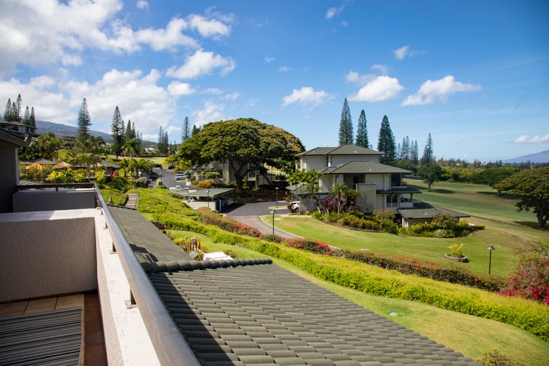 A panoramic view stretches over the resort’s lush grounds and horizon.