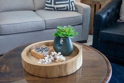 Coastal-inspired furnishings create a cozy space to unwind. KGV-20T8